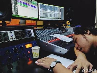 只要不要臉,一個人就是一支隊伍。只要不要臉,你們全家都是制作人