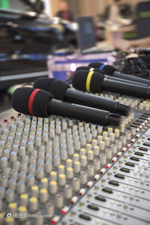音樂會上的音響設(shè)備電視拍攝