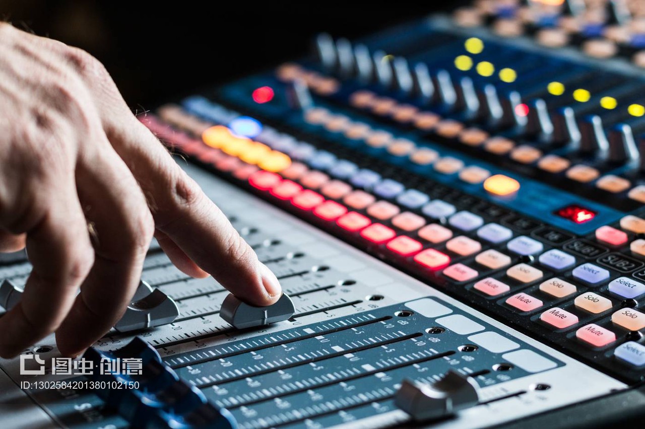 錄音室調(diào)音臺(tái):專業(yè)音樂制作